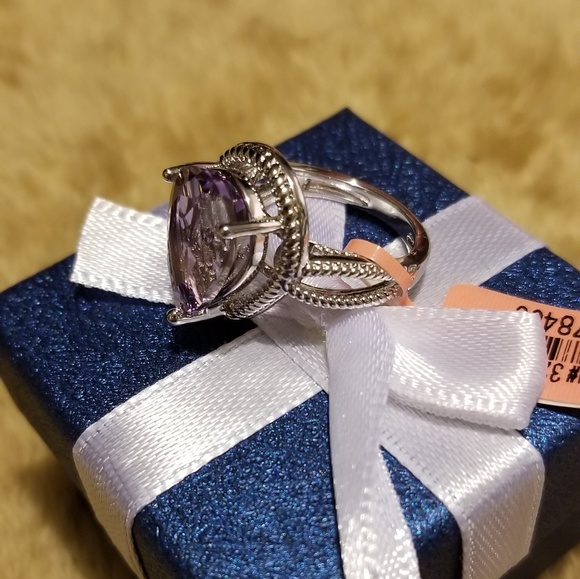 Ring - Picture 2 of 3